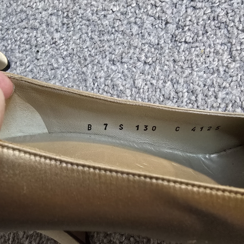 St John Made In Italy Gold Satin Sequin Toe Cap Pumps Size 7 - Picture 11 of 14